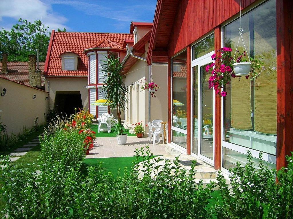 Agria Wellness Guesthouse เอ็กเกอร์ ภายนอก รูปภาพ