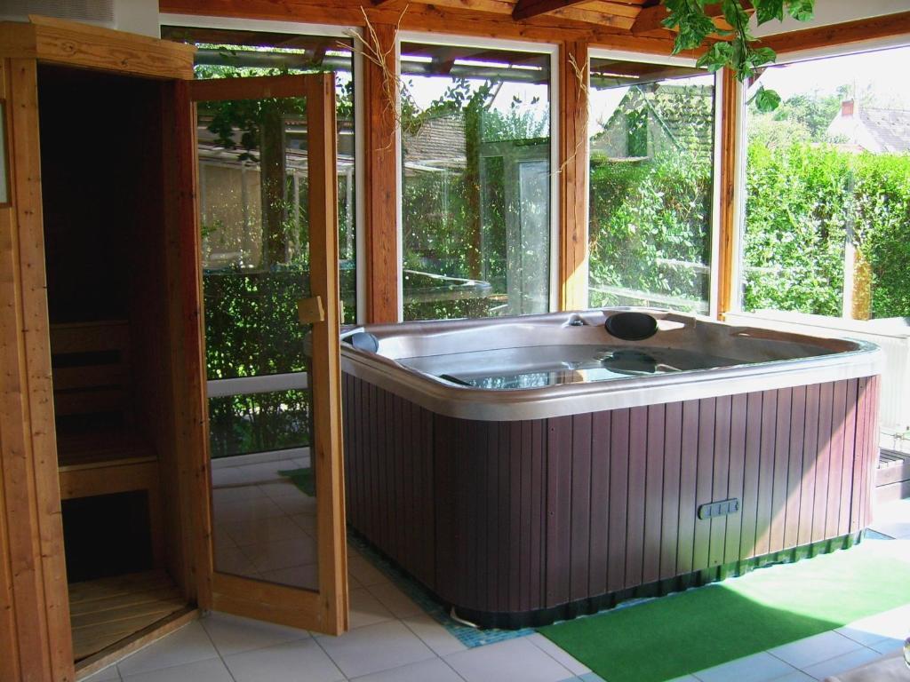 Agria Wellness Guesthouse เอ็กเกอร์ ภายนอก รูปภาพ